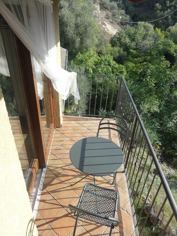 Il Merlo Della Rocca Villa Imperia Bilik gambar